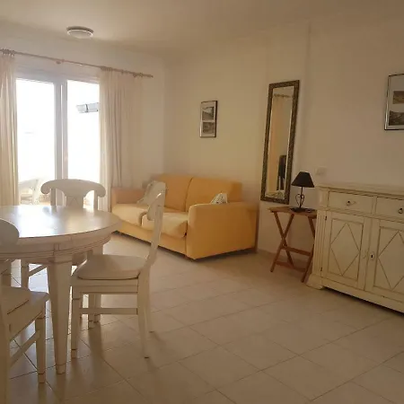 Bahia La Caleta Адехе